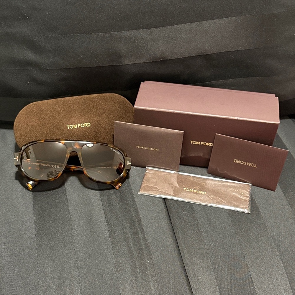 Tom Ford Tortoiseshell Frame Sunglasses